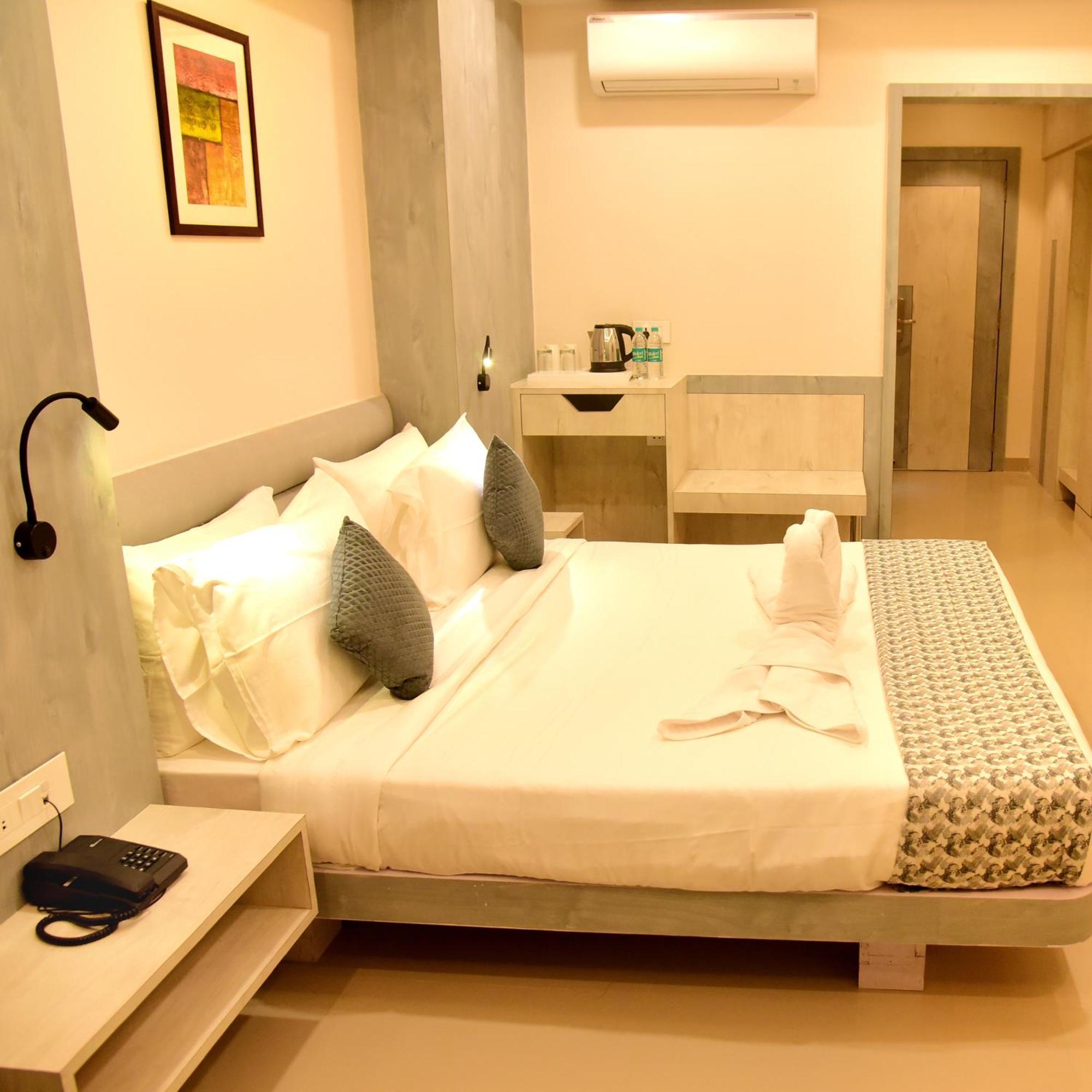 Hotel Rishiraj, Nagaon Nagaon  Buitenkant foto