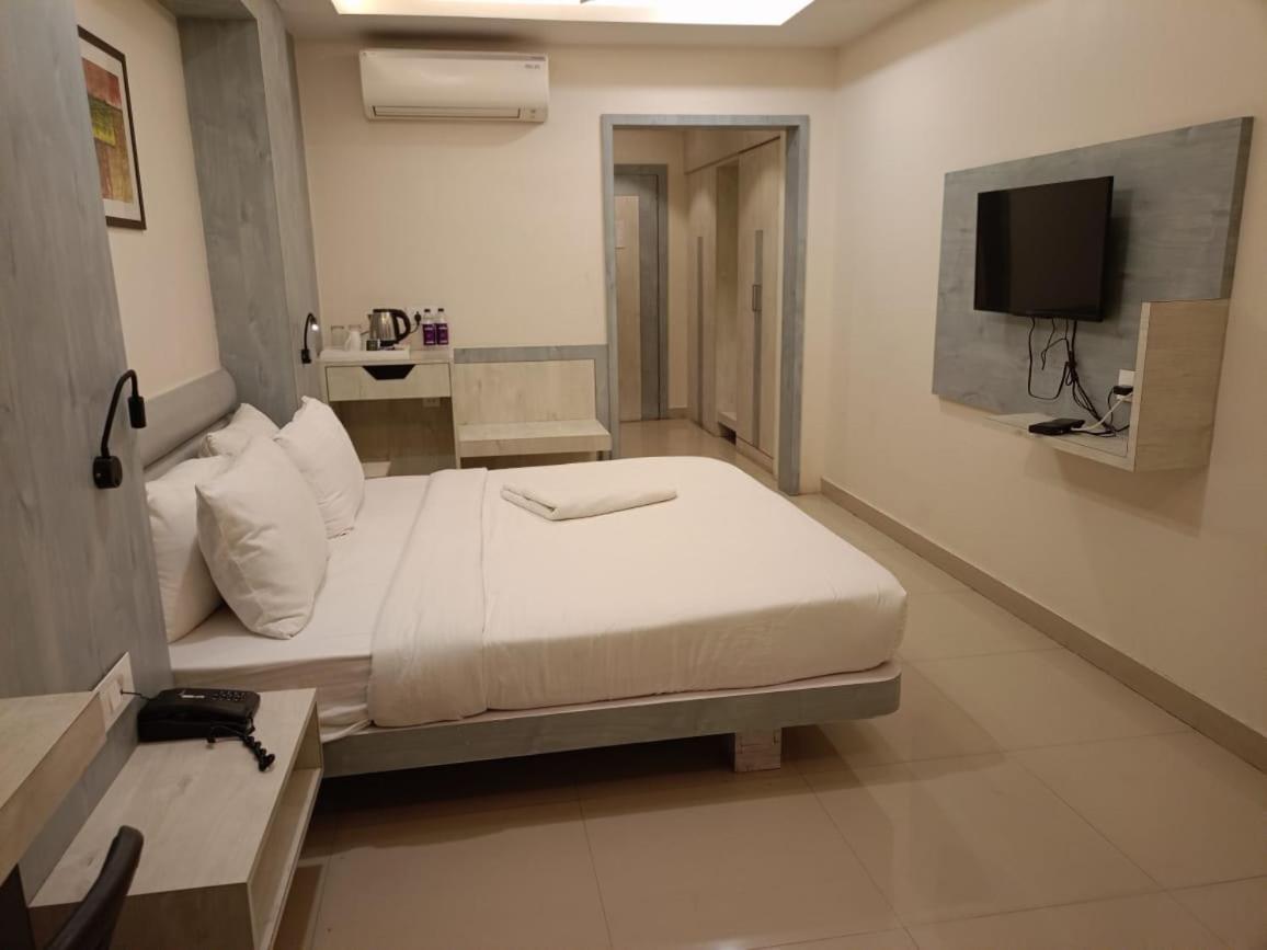 Hotel Rishiraj, Nagaon Nagaon  Buitenkant foto