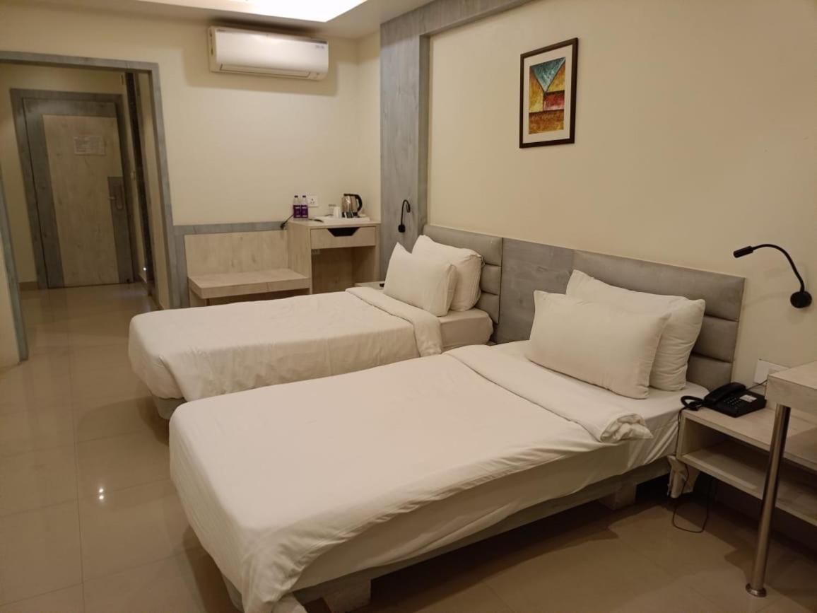 Hotel Rishiraj, Nagaon Nagaon  Buitenkant foto