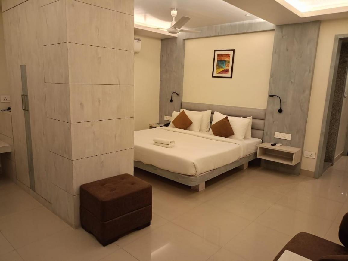 Hotel Rishiraj, Nagaon Nagaon  Buitenkant foto