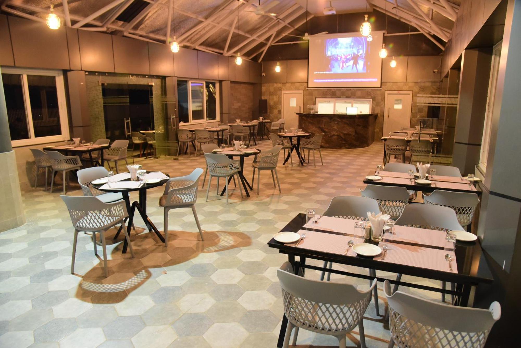 Hotel Rishiraj, Nagaon Nagaon  Buitenkant foto